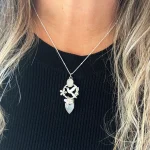 Colgante Renacer del Corazón con piedra luna natural, cuarzo rosa y colibrí en plata 950 Chile
