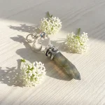 colgante elegante con labradorita punta estrella brillante y luna en plata