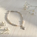 pulsera femenina de piedras naturales labradorita perlas y colgante simbolico