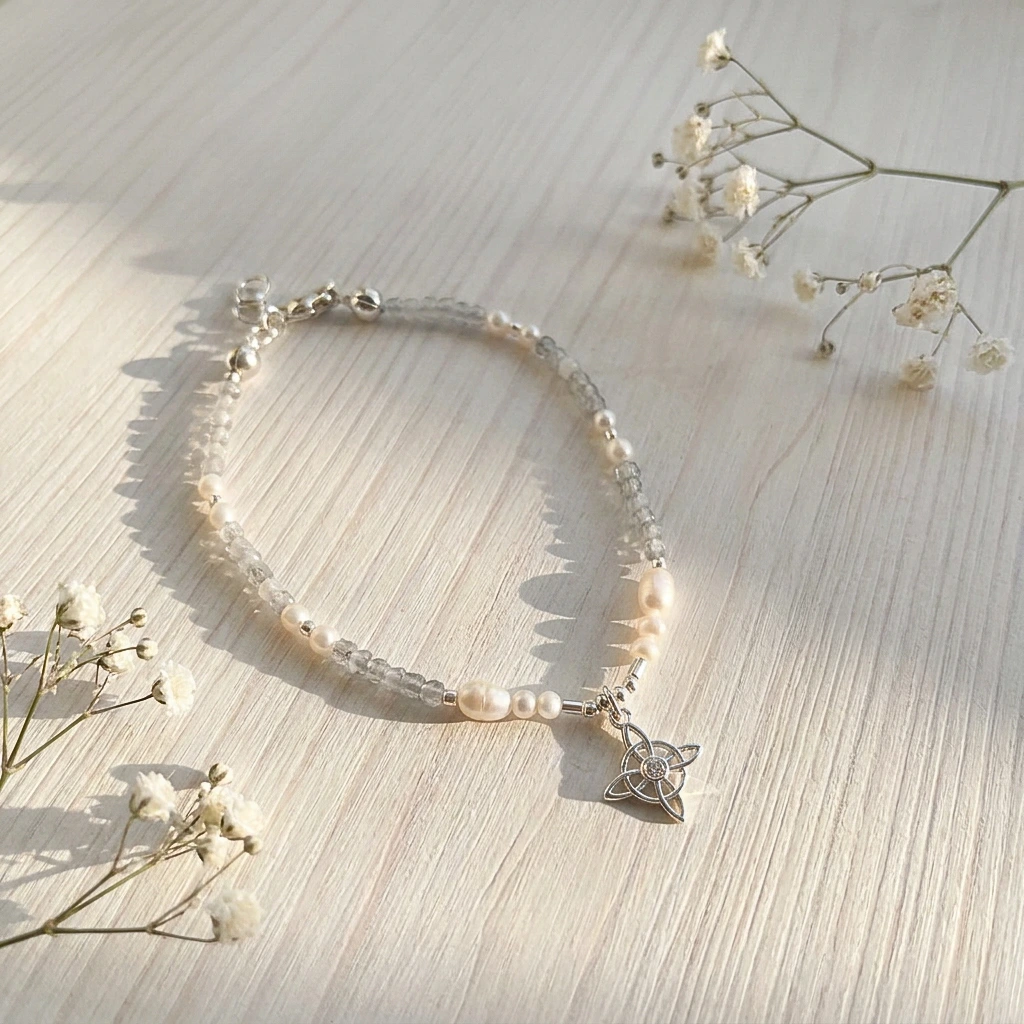 pulsera femenina de piedras naturales labradorita perlas y colgante simbolico