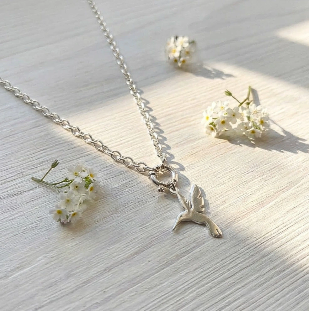 Joya de plata hecha a mano con diseño inspirado en la naturaleza