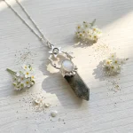 Colgante de autor con labradorita, piedra luna natural y cristal Swarovski en estrella plata 950 Chile