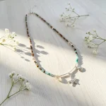 collar de piedras naturales hecho a mano