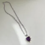 Collar con corazón de amatista natural engarzado en plata 950 calada a mano - Pilar Segura Orfebre