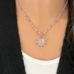 Collar con corazón de cuarzo rosa natural engarzado en plata 950 calada a mano - Pilar Segura Orfebre