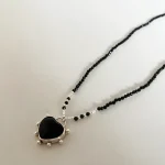 Collar artesanal con ónix natural en forma de corazón calado en plata 950 - Pilar Segura Orfebre