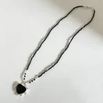 Collar con corazón de ónix natural engarzado en plata 950 calada a mano - Pilar Segura Orfebre