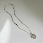 Collar Corazón Claridad hecho a mano con cuarzos, piedras lunas naturales y plata 950 Chile