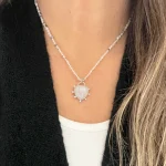 Collar con piedra natural cuarzo en forma de corazón y cadena de piedra luna plata 950 Pilar Segura