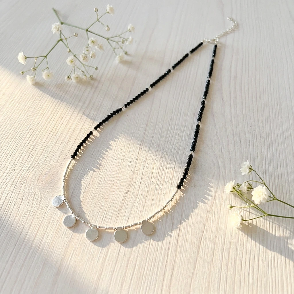 Collar Aura Spinel con piedras de spinel negro y plata