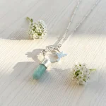 Punta de larimar natural con colibrí de plata