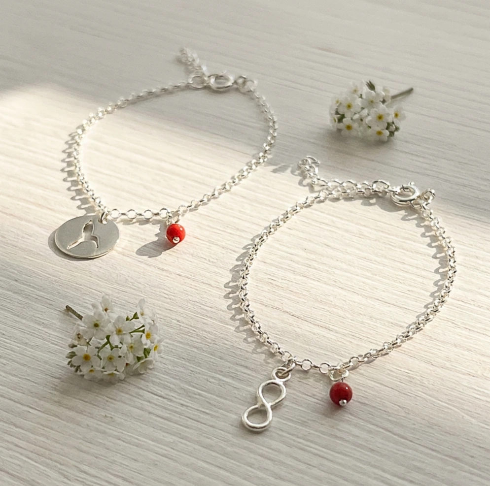 Pulsera Rolo Fina de plata 950 con coral natural artesanal