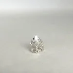 Aro ear cuff con calado arabesco en plata 950 diseñado a mano ligero y cómodo Pilar Segura Chile