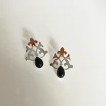 Aros artesanales elegantes con ónix natural negro en gota y calado de plata 950 Pilar Segura Orfebre