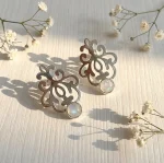 Aros de plata 950 con diseño calado único y piedra luna natural hecho a mano Chile