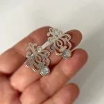 Aros Évora con piedra luna natural engarzada en plata 950 calada a mano Chile