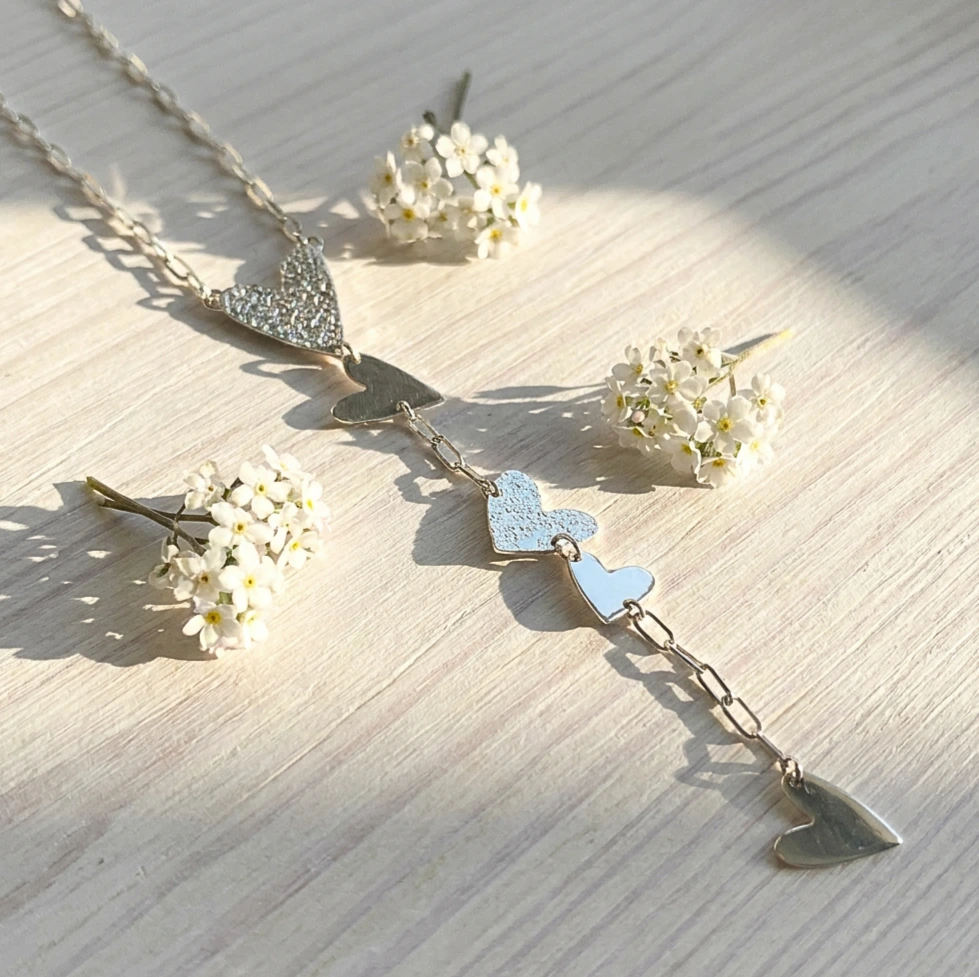 collar símbolo de amor y conexión
