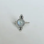 Anillo Alba de plata 950 con piedra luna natural, ligero y elegante hecho a mano Chile