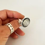 Anillo de plata 950 envejecida con piedra luna natural facetada y pequeñas lunas Chile Pilar Segura