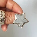 Anillo statement con ágata natural estrella y marco de plata 950 hecho a mano Chile Pilar Segura