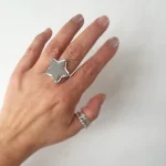 Anillo artesanal con ágata natural cristalizada estrella y plata 950 hecho a mano Pilar Segura