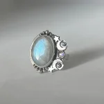 Anillo artesanal Lunaria con piedra luna natural y cristal Swarovski en plata 950 - Pilar Segura Orfebre Chile