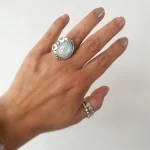 Anillo artesanal elegante Lunaria con piedra luna y cristal Swarovski certificado plata 950 Chile