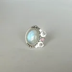 Anillo de plata 950 con piedra luna natural, estrellas y lunas caladas a mano Chile