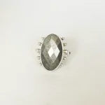 Anillo Noche de Ensueño hecho a mano en plata 950 con obsidiana plateada natural facetada Chile