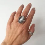 Anillo Noche de Ensueño con obsidiana plateada facetada hecho a mano plata 950 Chile Pilar Segura