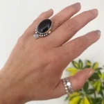 Anillo con piedra luna y ónix natural engarzados en plata 950 artesanal - Pilar Segura Orfebre Chile