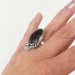 Anillo artesanal elegante con ónix negro y piedra luna natural plata 950 libre de níquel Chile