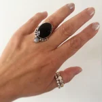 Anillo artesanal único con ónix y piedra luna natural en plata 950 hecho a mano Chile
