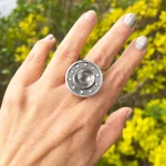 Anillo de plata 950 envejecida con cuarzo cristal natural, luna y estrella ocultas Chile Pilar Segura