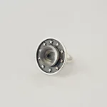 Anillo con cuarzo cristal natural y luna estrella oculta en plata 950 artesanal - Pilar Segura Orfebre Chile