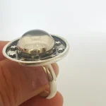 Anillo artesanal único con cuarzo cristal natural, estrellitas y plata 950 envejecida hecho a mano Chile