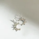 Aros con luna creciente artesanal en plata 950 y cristal Swarovski certificado Chile Pilar Segura Orfebre