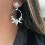 Aros artesanales Esencia Lunar en plata 950 con piedra luna natural y lunas caladas - Pilar Segura Orfebre Chile