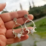 Aros de plata 950 con piedra luna natural, lunas crecientes y pelotitas artesanales hecho a mano Chile