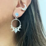 Aros de plata 950 con piedra luna natural y lunas artesanales colgantes Chile Pilar Segura Orfebre