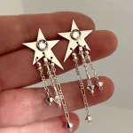 Aros artesanales estrella con cristales Swarovski certificados y cadenitas de plata 950 - Pilar Segura Orfebre