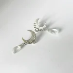 Aros artesanales con luna de plata 950 martillada y gota de cuarzo cristal natural - Pilar Segura Orfebre