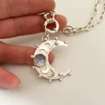 Colgante de plata 950 en forma de luna con lunas interiores y cuarzo boreal natural Chile