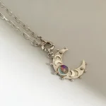 Joya artesanal femenina con colgante luna y cuarzo boreal natural en plata 950 Chile Pilar Segura