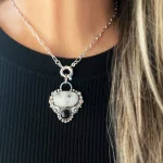 Colgante artesanal con piedra luna natural, ónix y detalles lunares plata 950 - Pilar Segura Orfebre Chile