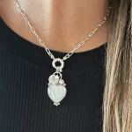 Colgante artesanal piedra luna corazón con luna estrella envejecida y Swarovski plata 950 - Pilar Segura Chile