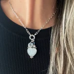 Colgante artesanal elegante corazón piedra luna natural y Swarovski plata 950 libre de níquel Chile Pilar Segura