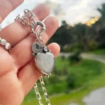 Colgante Corazón de Luna artesanal con piedra luna natural y Swarovski plata 950 Pilar Segura Orfebre Chile