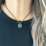 Joya artesanal femenina con corazón de turmalina negra en plata 950 hecha a mano - Pilar Segura