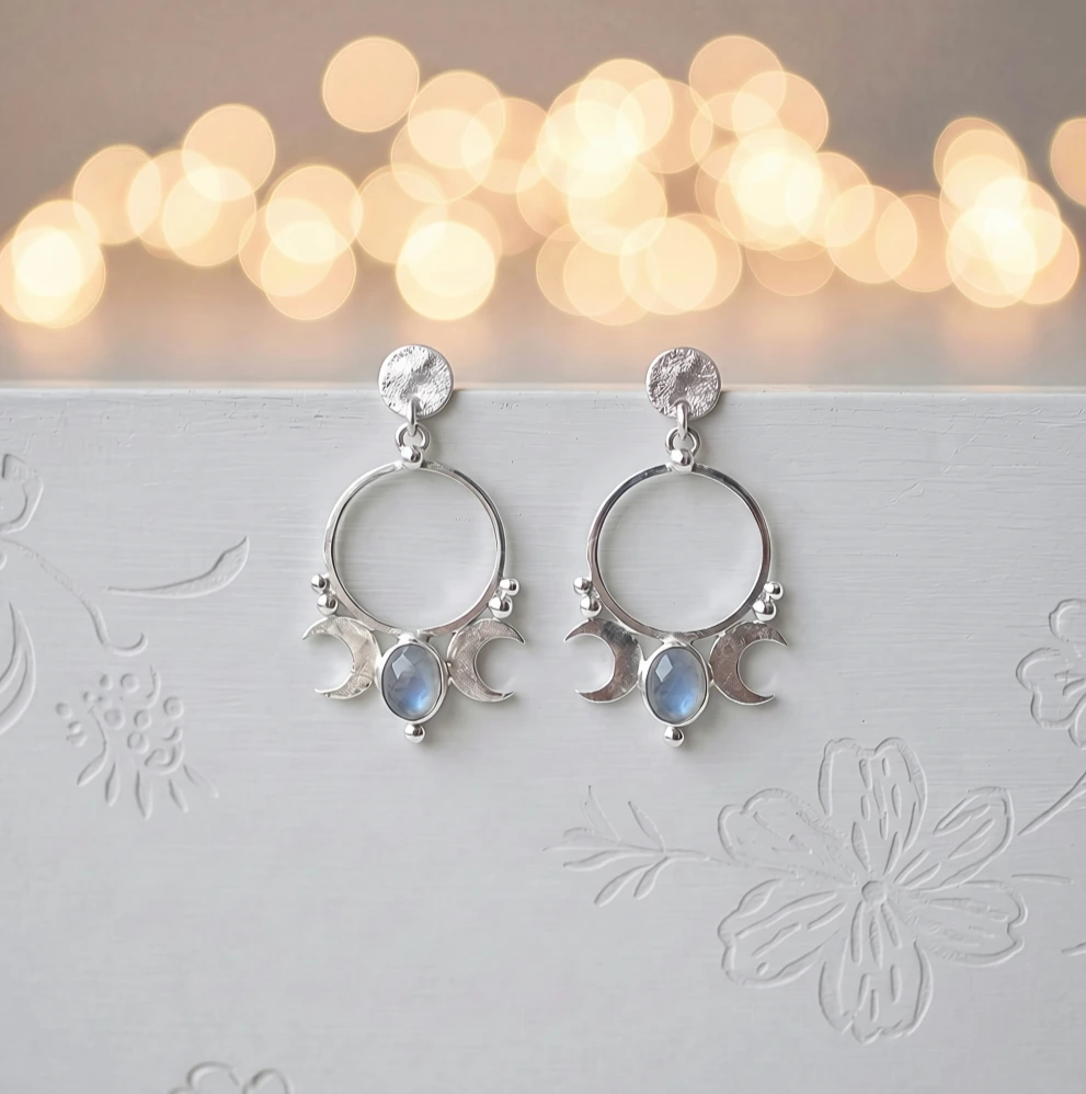 Aros en forma de luna con piedra luna natural